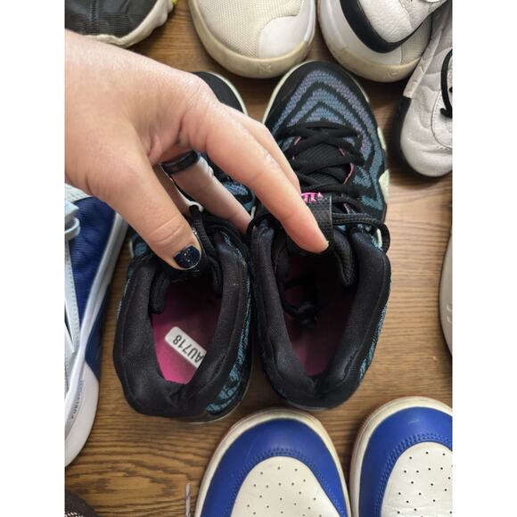 Size 6.5 (GS) - Nike Kyrie 4 Mid 80s NBS172 - Picture 3 of 5